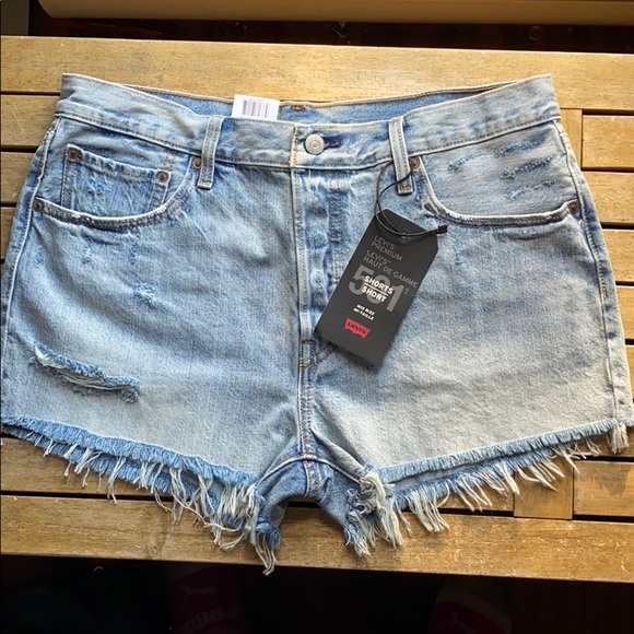 Levi’s - Picture 3 of 5